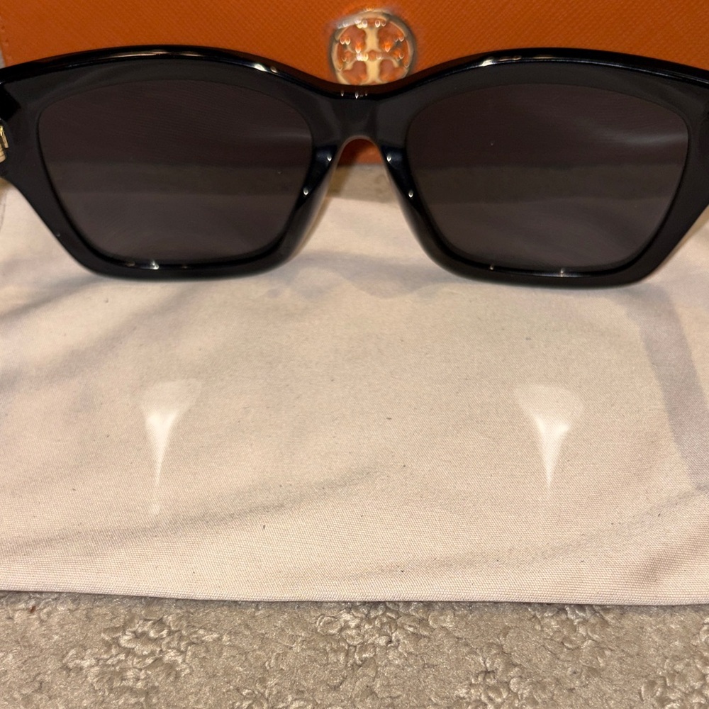 Tory Burch Glossy Black Rectangular Sunglasses wi… - image 7